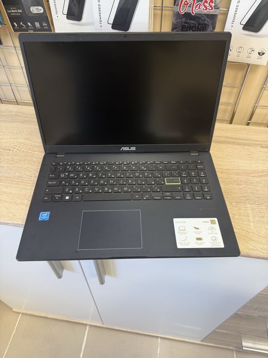 Лаптоп Asus E510m - 15,6”, отличен