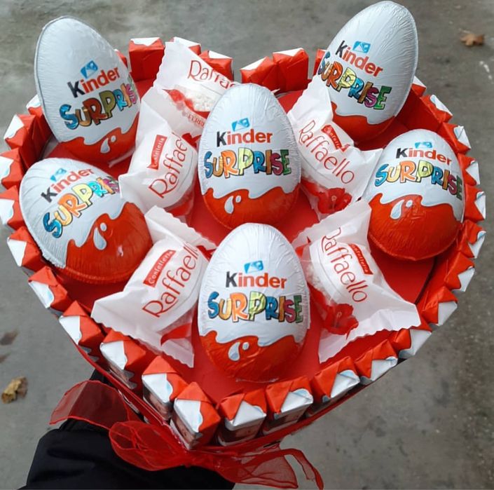 Шоколадова аранжировка с Kinder Suprise, Kinder Chocolate и Raffaello