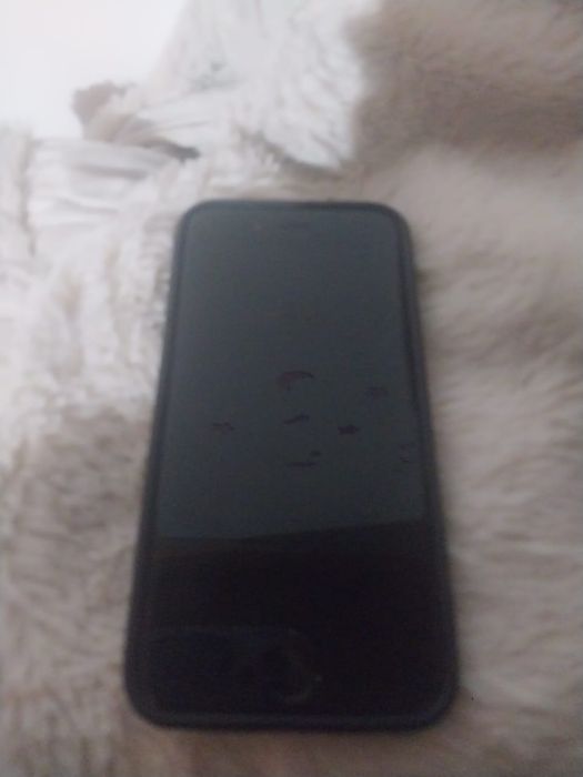 Айфон SE с каробкой и с чехлами