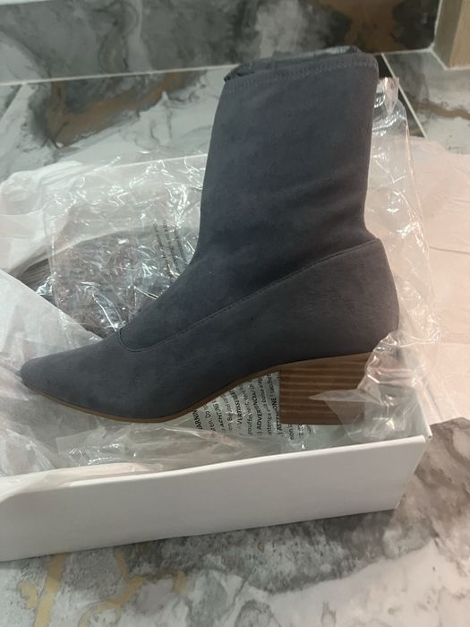 Нови дамски боти, велурени 38 номер