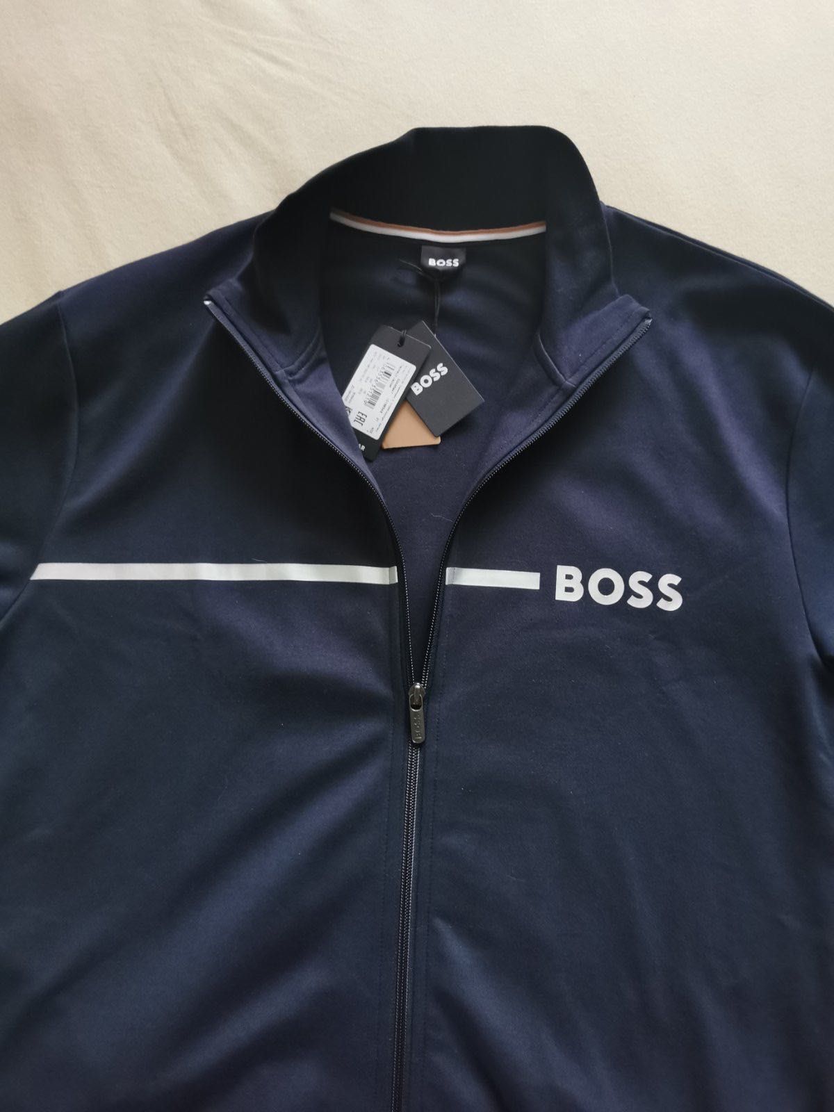 Продавам Спортен Екип Boss