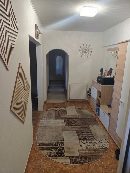 Apartament de vânzare ,4 camere )))          100 mt2. Decomandat !