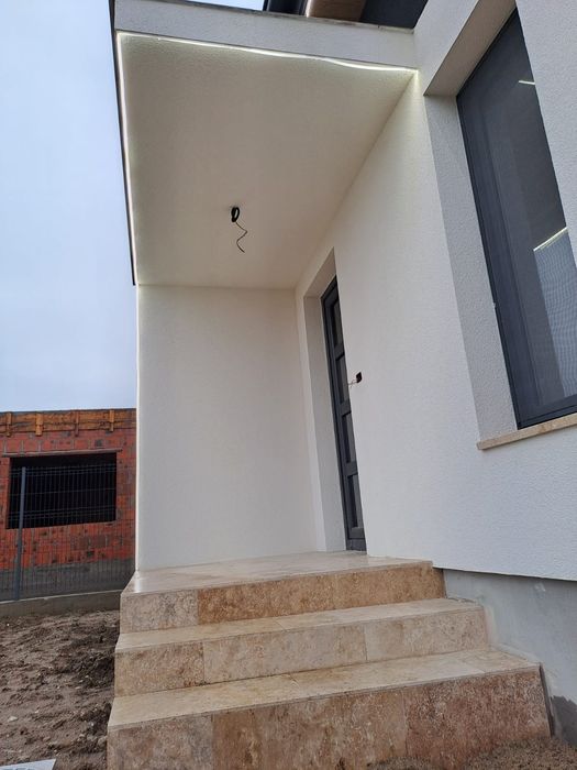 Casa moderna de vanzare