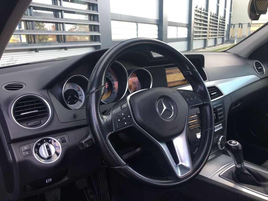 Vând Mercedes Benz clasa C 200