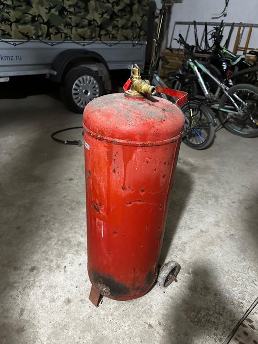Продам газовый баллон с колесиками