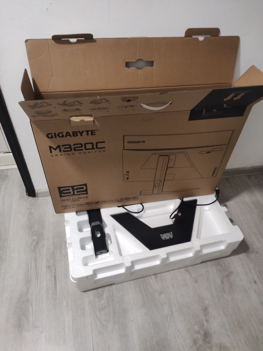 Геймерски монитор Gigabyte M32QC 32"