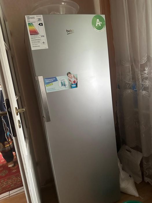 Продам морозилку Веко модель RFNK 290T 21S