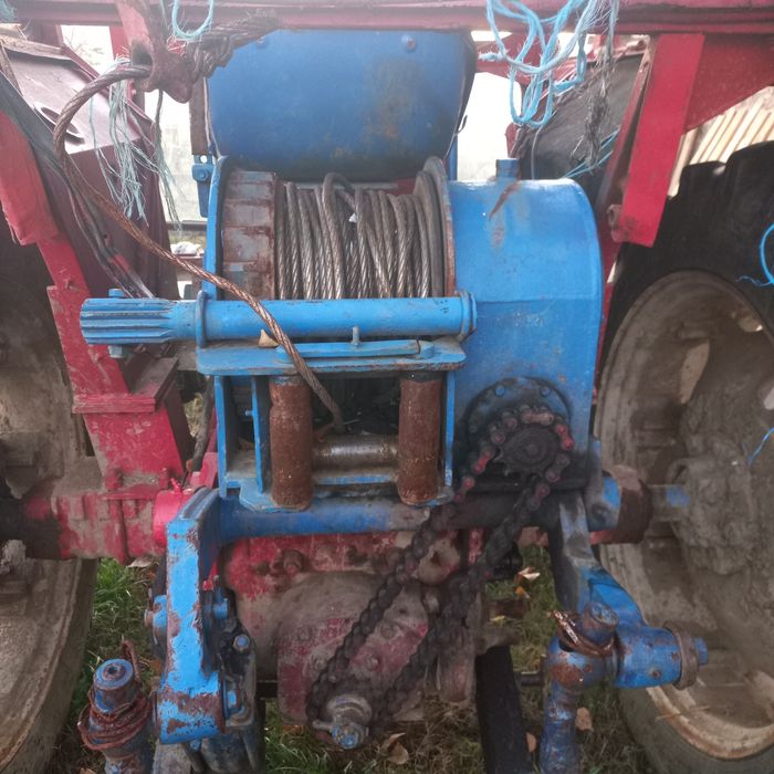 Tractor U650 cu troliu si sapa