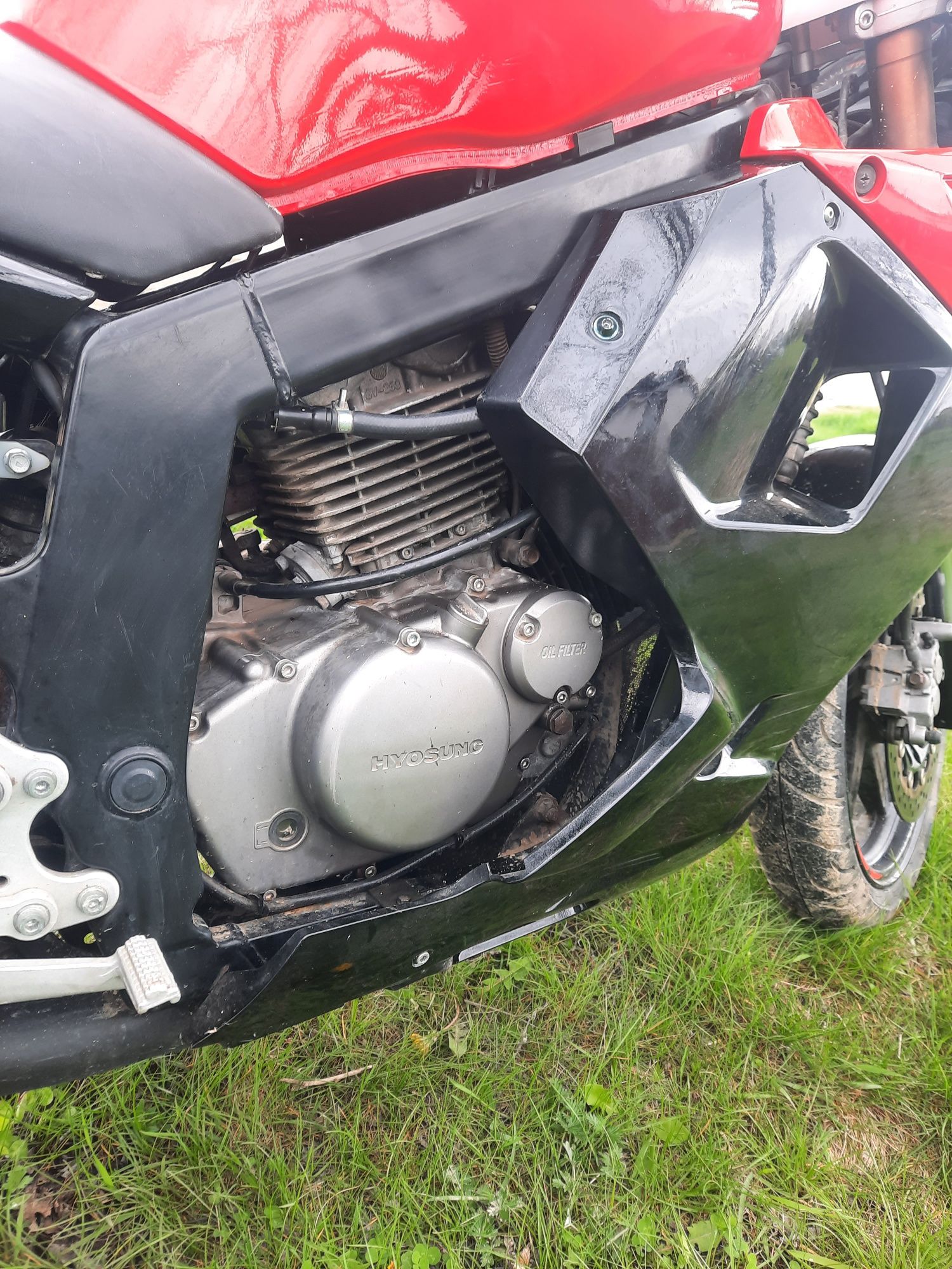 Vând hyosung gt250r
