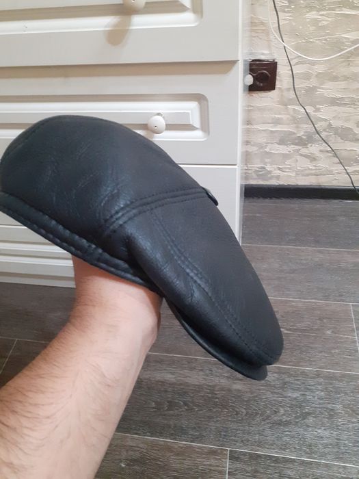 Кепка кожанная .