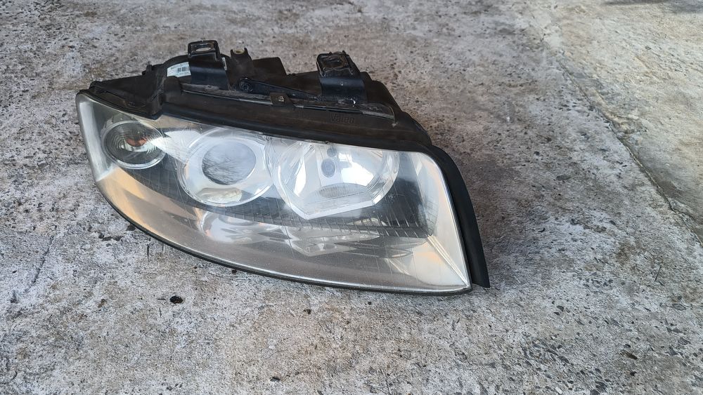 Десен фар за АУДИ А4 Б6