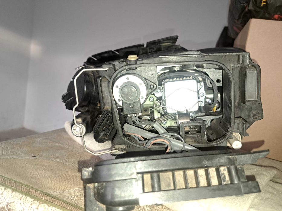 Faruri bixenon adaptive passat b6