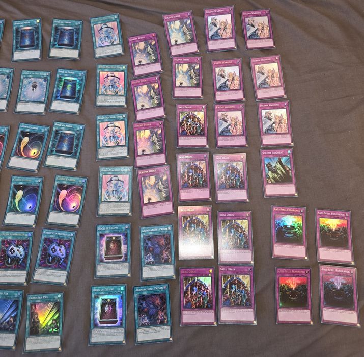 Cartonașe Yu-Gi-Oh!