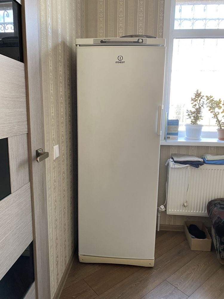 Морозильная камера  Indesit