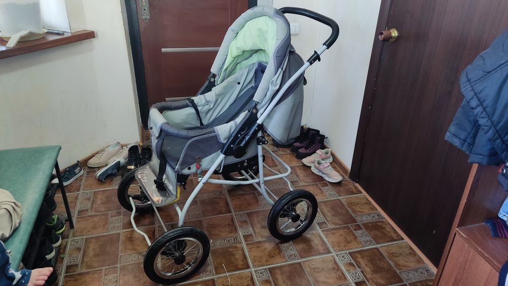 Детская коляска прочная