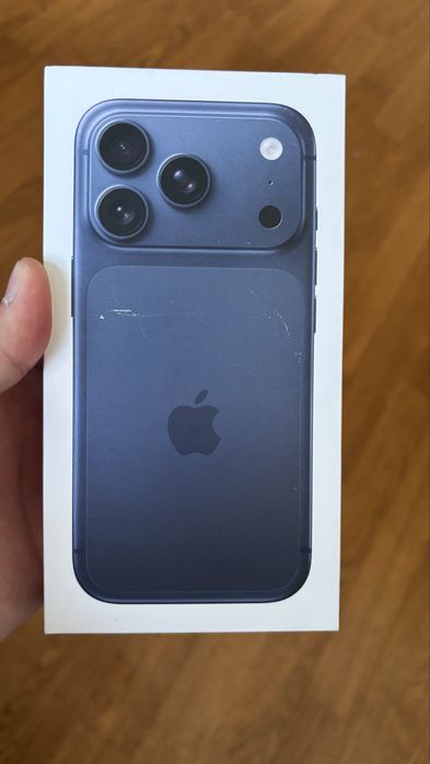 Apple iPhone 17 Pro 256Gb темно-синий, новый, запечатанный, срочно
