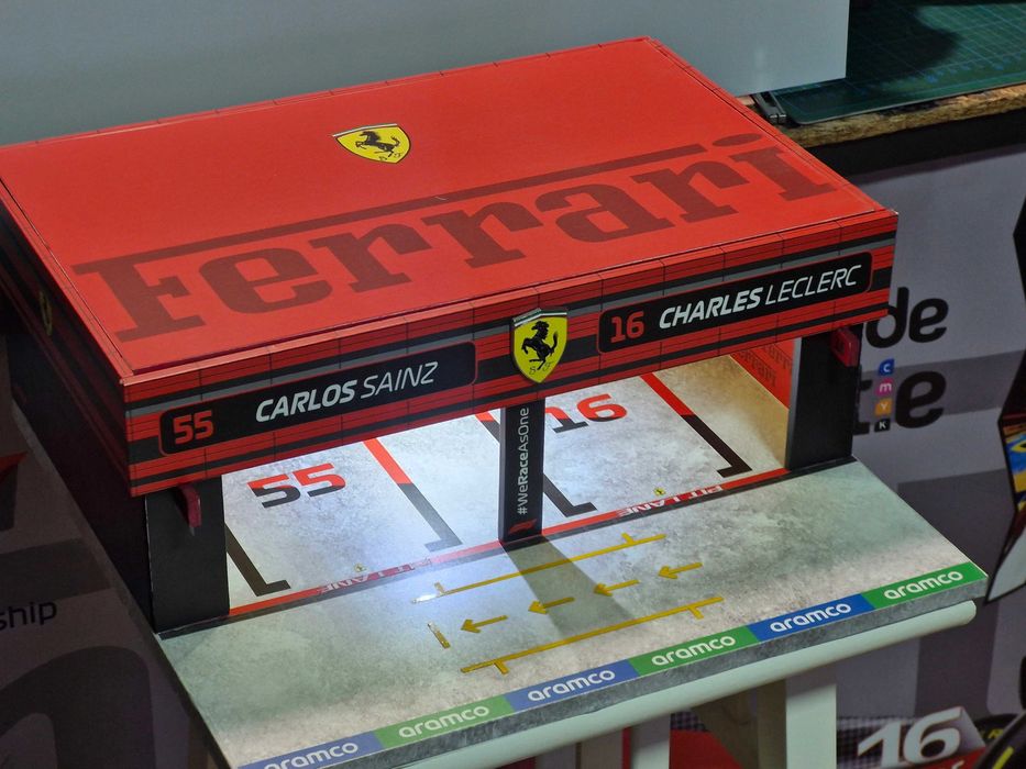 Macheta PIT-STOP F1 Ferrari Leclerc Sainz 1/43