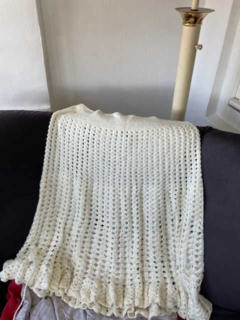 Pantofi lac de piele, Pulovere, bolerou, fuste, fete de masa crosetate