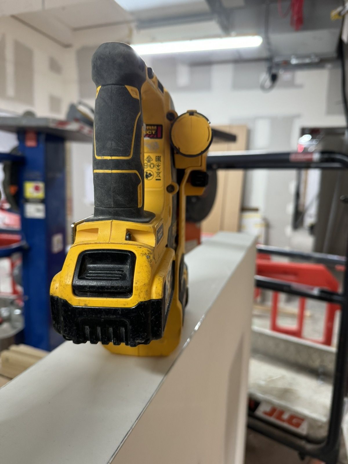 Dewalt перфоратор и циркуляр