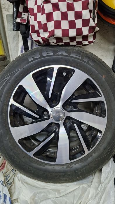 Продам комплект резины (шины на дисках)