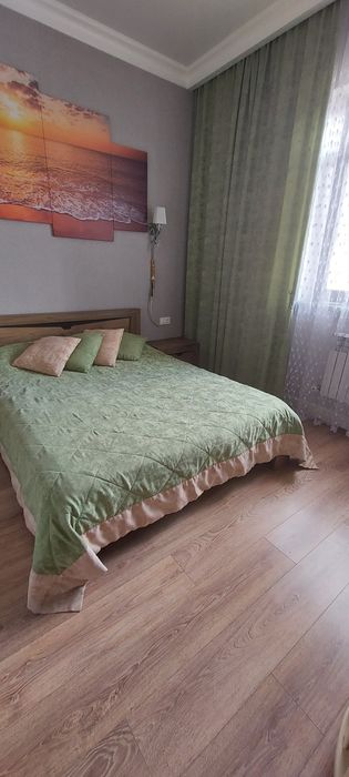 Продам Покрывало и шторы