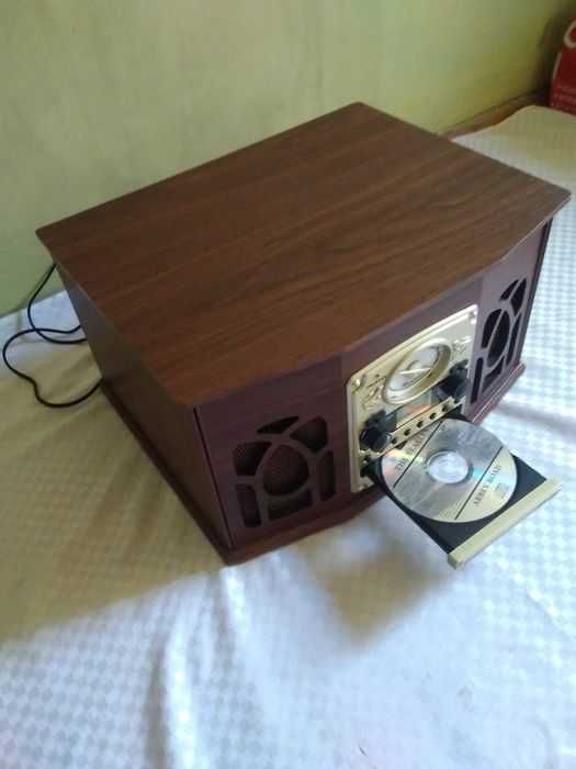 Стереосистема (мултимедия,плеър)Auna грамофон,CD player,касетоф.,радио