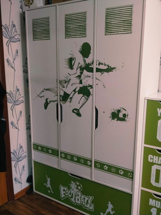 Продам шифоньер с комодом