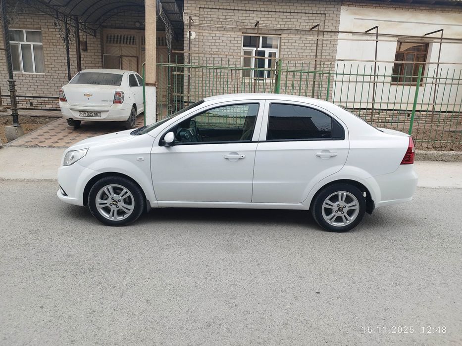 Nexia 3 автомат бежевый салон