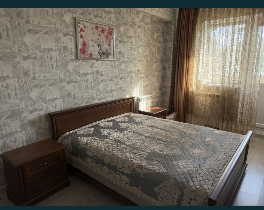 Продам кровать с тумбочками