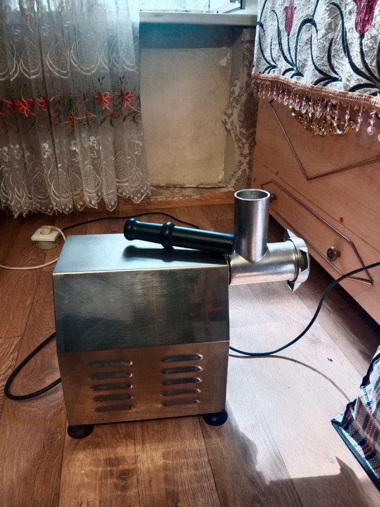 Мясорубка бу 320вольт