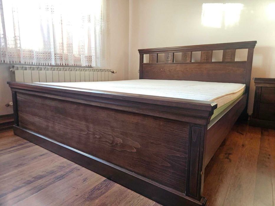 Спалня и нощо шкафче от масив на Adara.