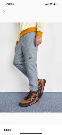 Pantaloni Nike Cargo