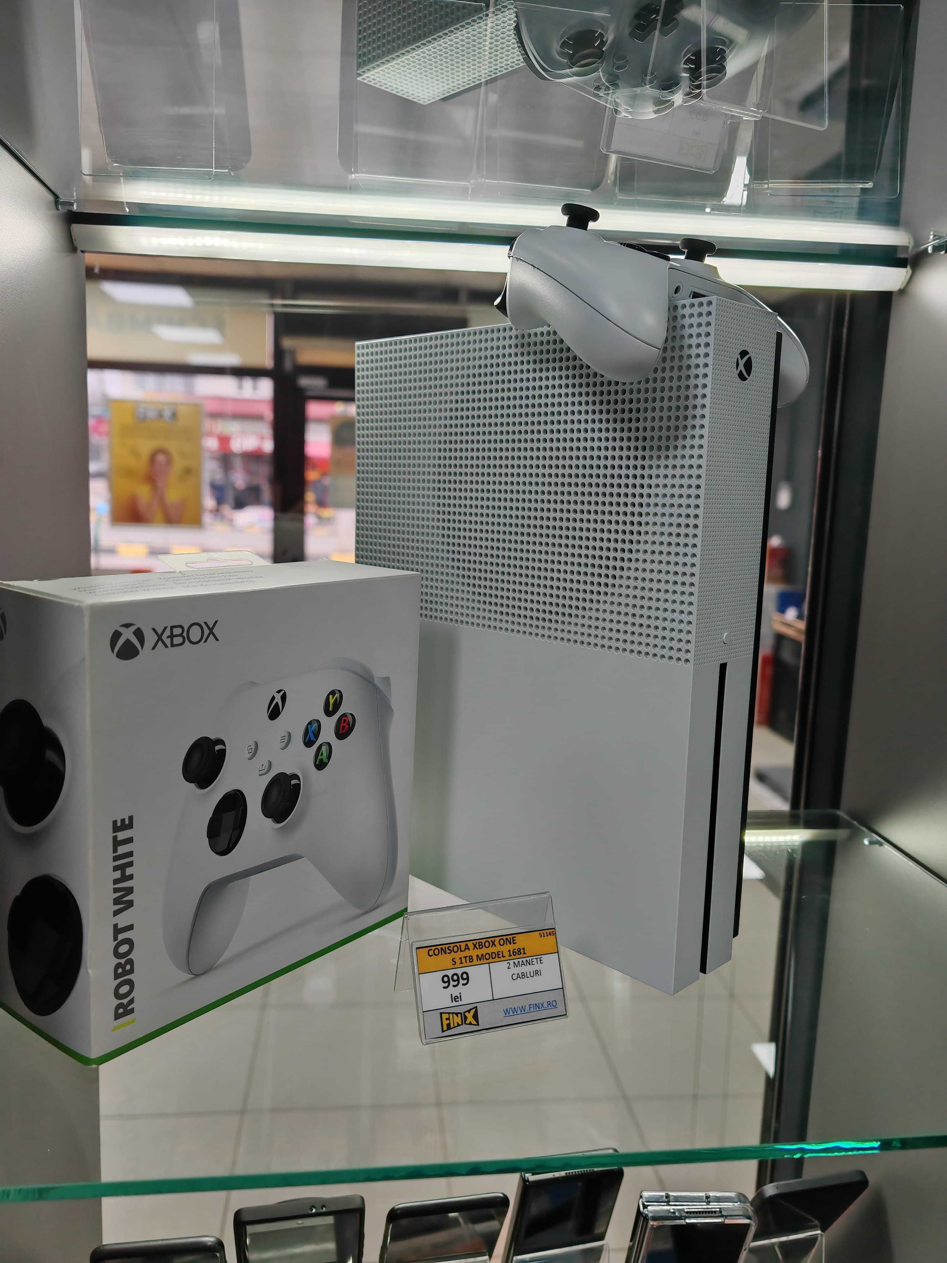 Consola Xbox One S Disc edition + Doua Controllere  Finx Amanet