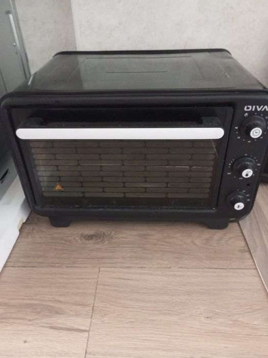 Духовная печь OIVA черного цвета
