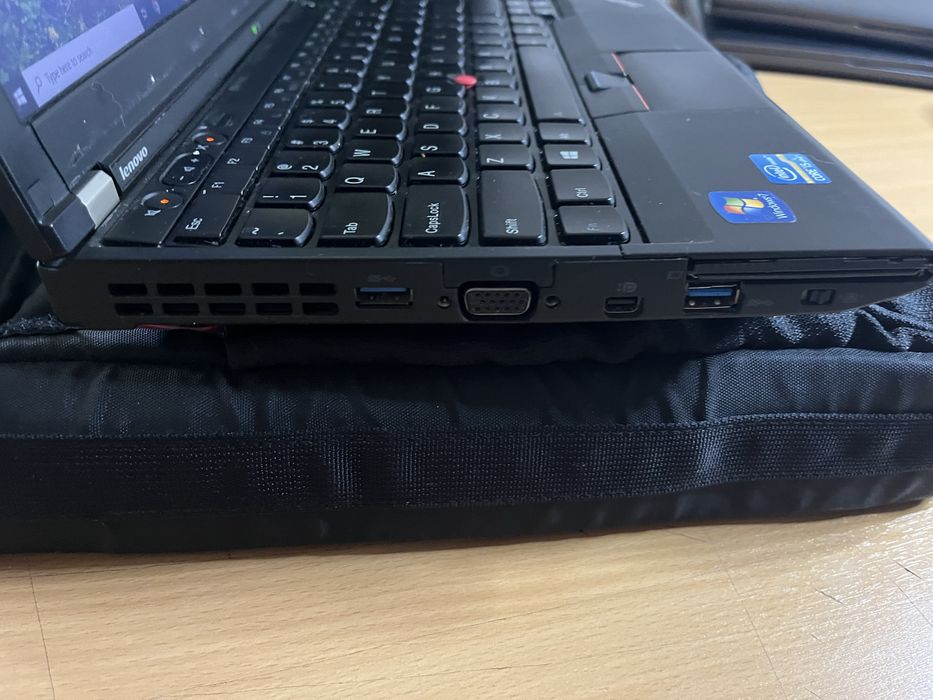 Laptop lenovo x230, I5, 8 gb ram , ssd 240, mouse, geanta.