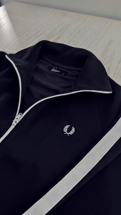 Fred Perry Оригинални Суичъри - размер M