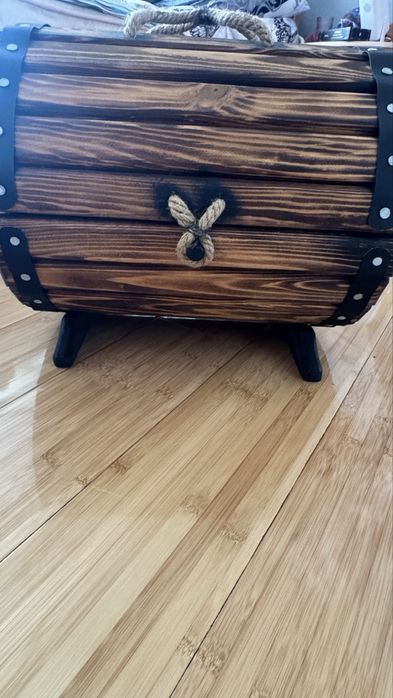 Продам .Деревянный мини бар в виде бочки