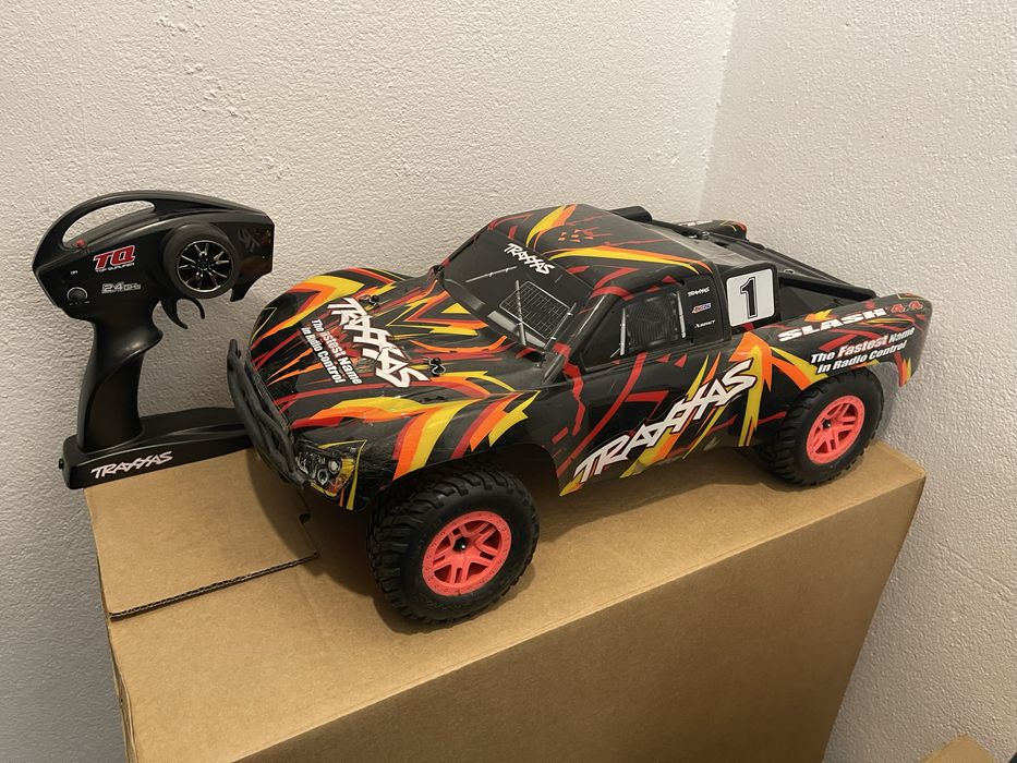 Traxxas Slash 4x4 4WD RTR + Incarcator EZ-Peak Plus