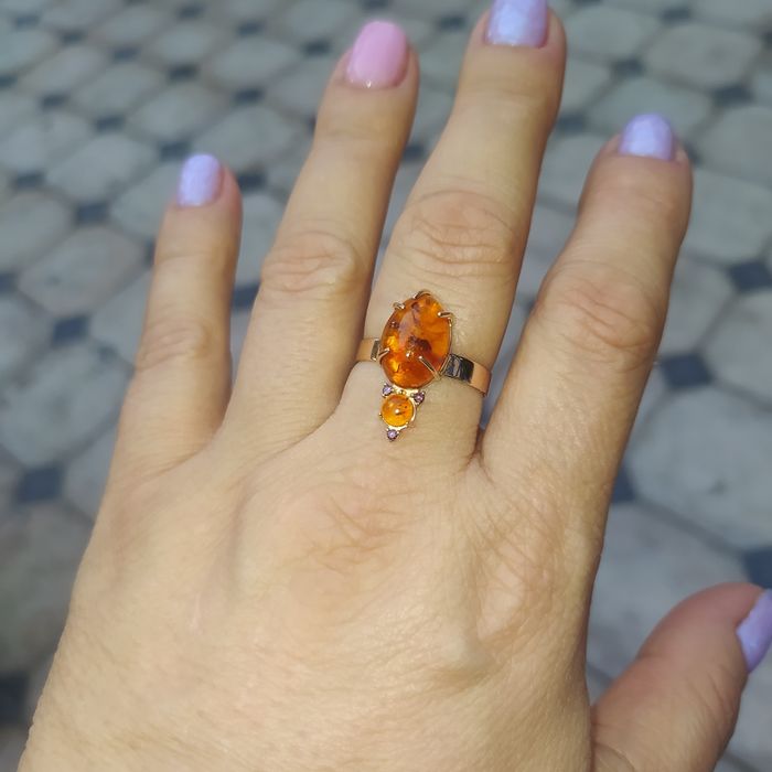 Золотое кольцо с натуральным янтарем