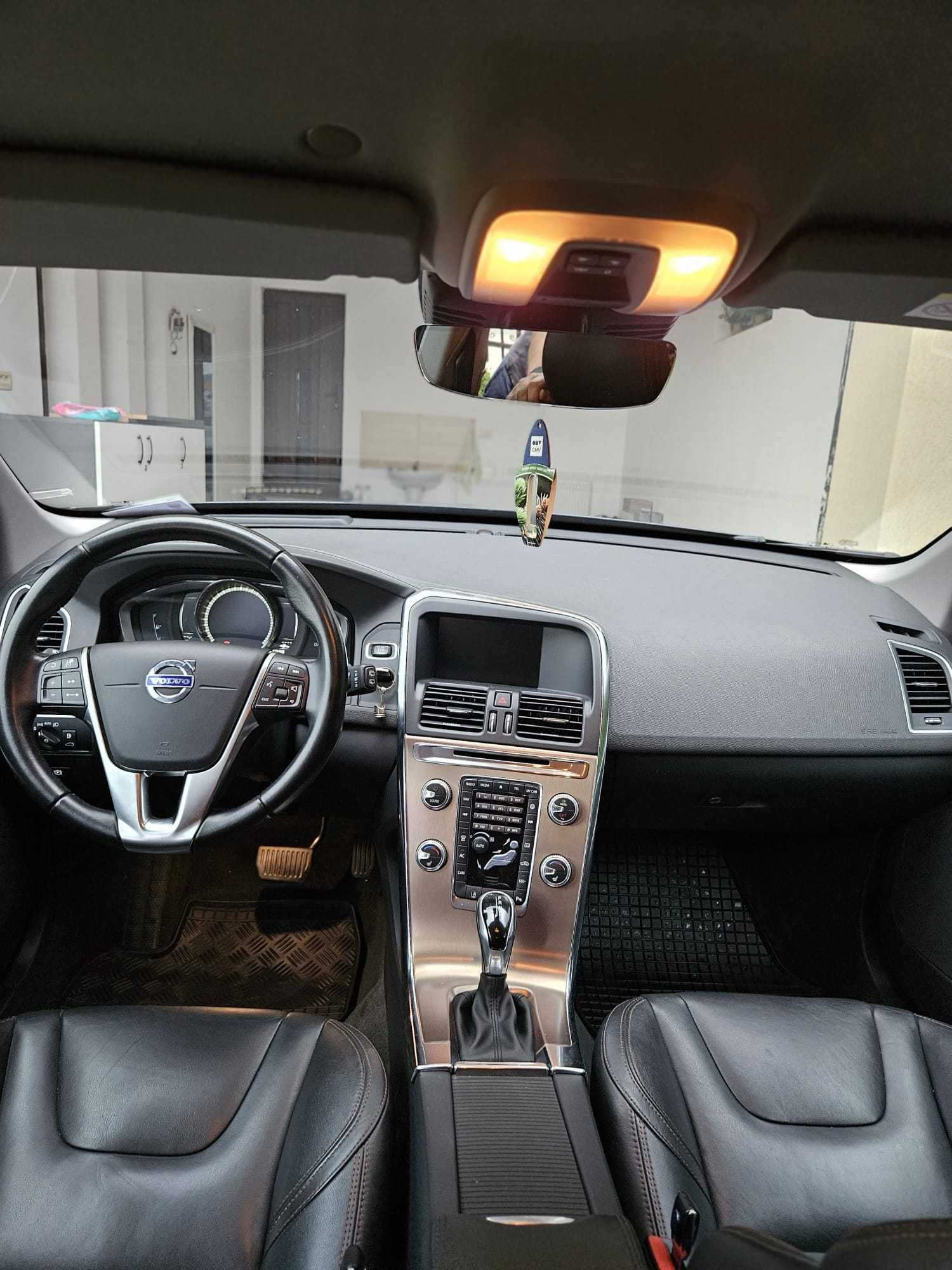 Volvo XC60 D4 2.0 190 cp Model Summum
