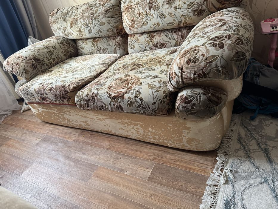 Диван с креслом