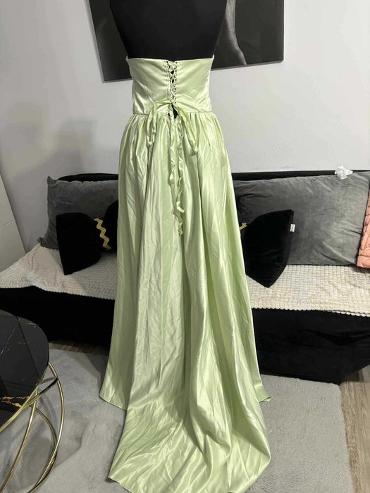 Rochie lunga eleganta, crapata pe picior