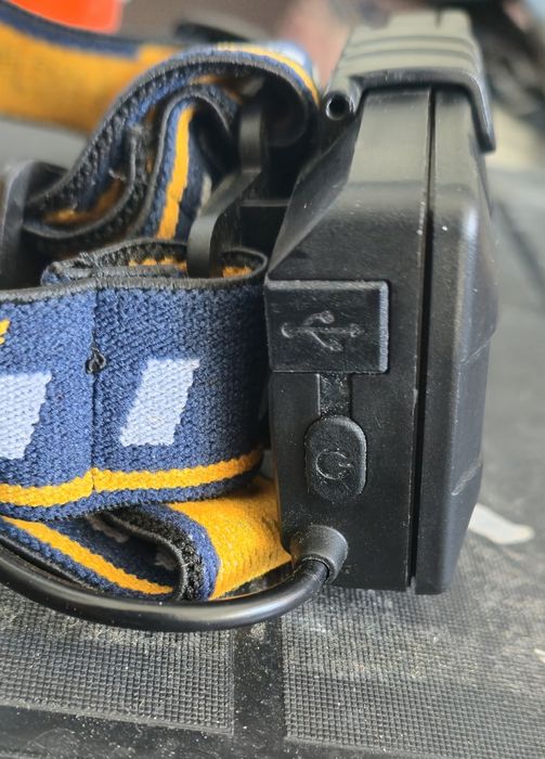 Lanterna frontala pentru cap (pescuit , vanatoare , drumetii)