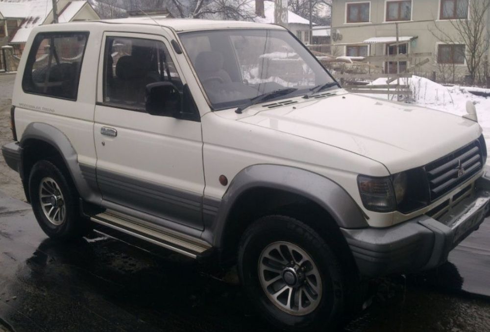 Ușa portiera stânga dreapta  alb Mitsubishi Pajero 2.5