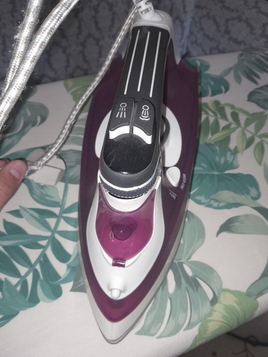 Продаётся утюг срочно