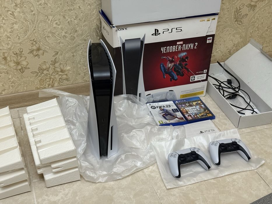 Почти новый Sony Playstation 5 2 джойстика Fifa Gtav ps 5 пс 5 сони