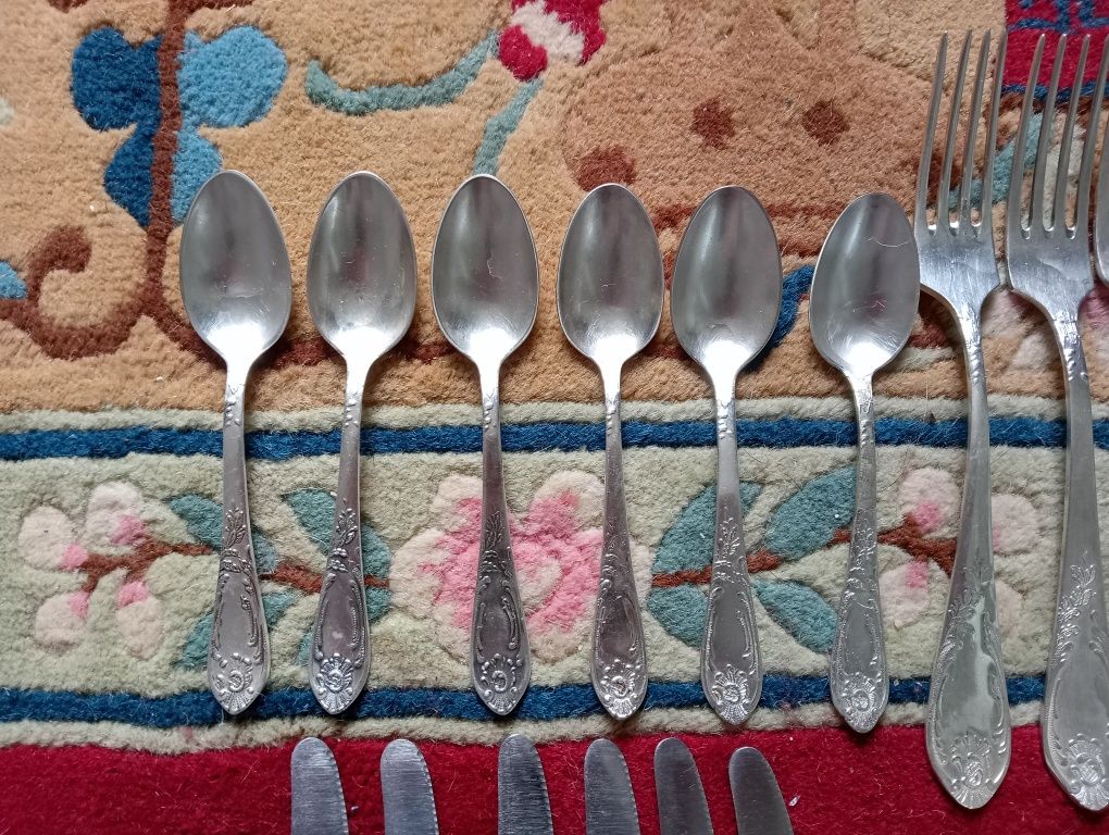 Посуда. Мельхиор. Столовые, чайные, ложки. Вилки, ножи.