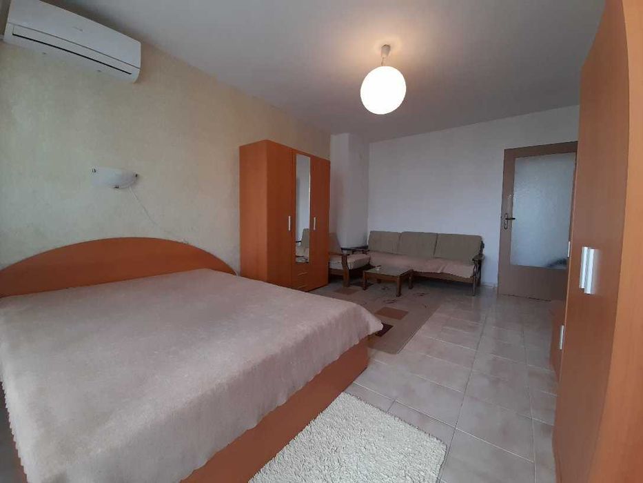 Дава се под наем Едностаен апартамент в Бургас, Изгрев - 45 кв.м за 153 € - Снимка #2