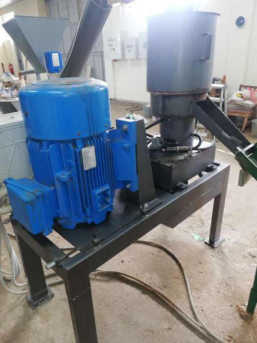 Продавам преса за пелети