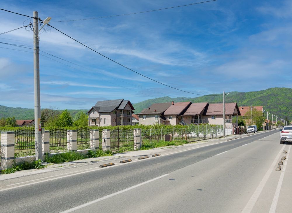 Teren in statiunea Calimanesti